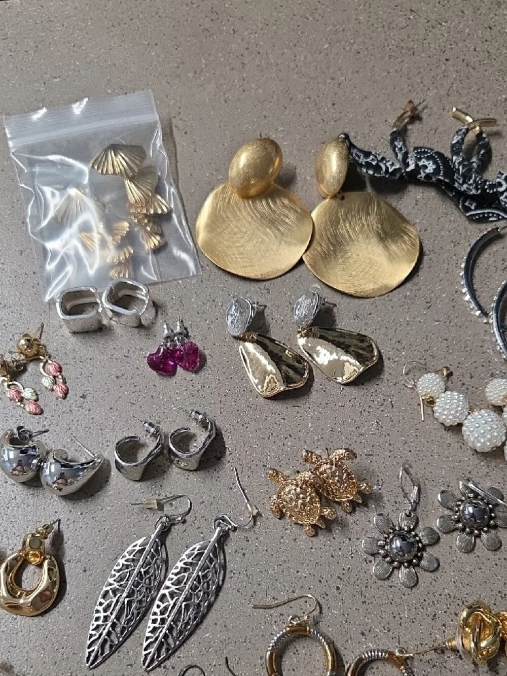 Assorted Women’s Earring Set - Gold & Silver Mix. 30 Pairs